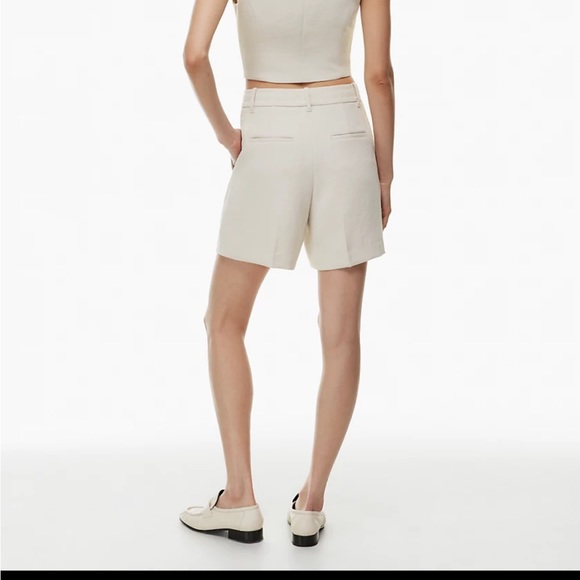 Aritzia effortless shorts 5” - Picture 2 of 6